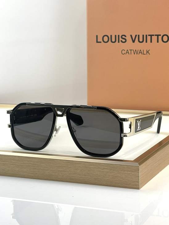 Picture of Louis Vuitton Sunglasses _SKUfw76513112fw
